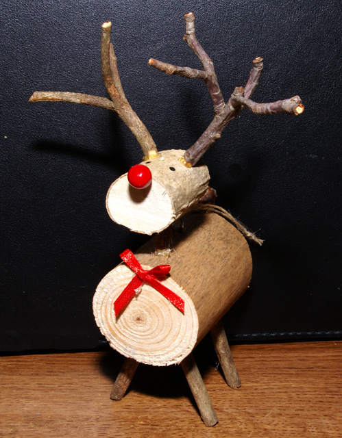 Med Natural Wood Reindeer 